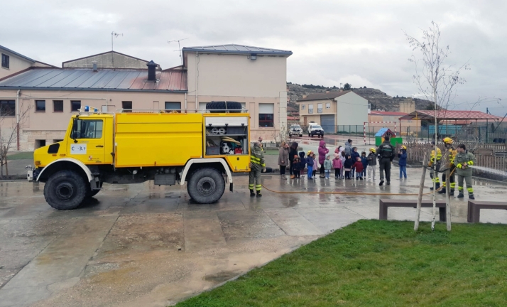 Los escolares de Langa aprenden a prevenir incendios forestales de la mano de expertos