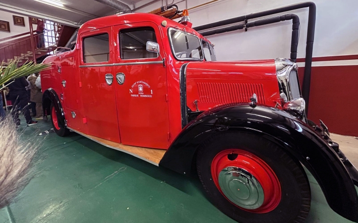 Bomberos de Soria presenta, en la festividad de su patrón, un vehículo histórico restaurado 