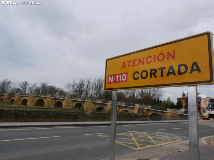 GALERÍA | Así está el puente de San Esteban tras la caída de uno de sus aleros: horario restringido y cortes de tráfico