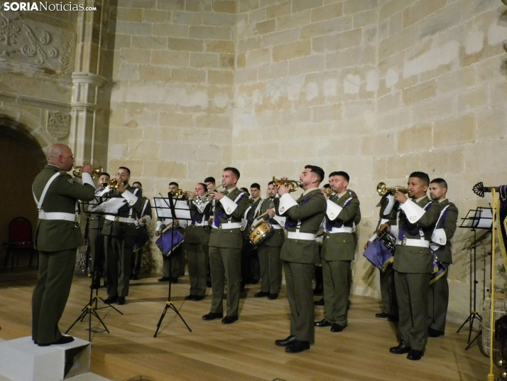 ¿Cuáles son las funciones de una banda de música militar?