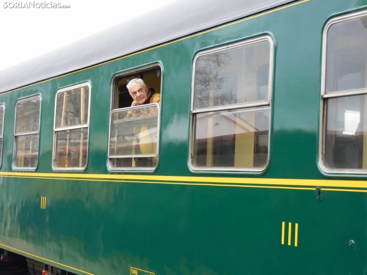 Fotos: 500 pasajeros llegan a Soria procedentes de Madrid y Zaragoza en un tren con más de 100 años de historia