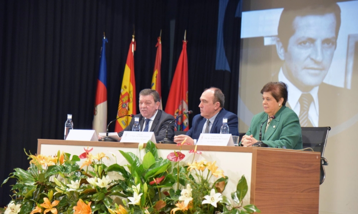 La Junta de Castilla y León reivindica el legado político de Adolfo Suárez para mantener su espíritu de consenso, diálogo y defensa de la Constitución