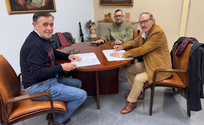 El Burgo suscribe acuerdo con la Cofradía de los Misterios y brinda un espacio para ubicar temporalmente los pasos de Semana Santa