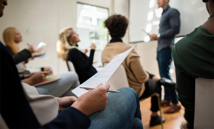 Castilla y León lidera la formación docente con casi el doble de horas que la media nacional