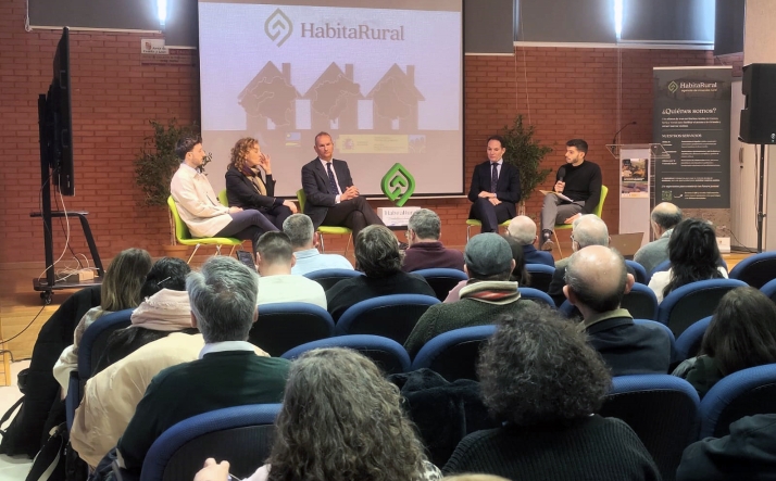 San Esteban acoge la presentación del proyecto HabitaRural para combatir la despoblación