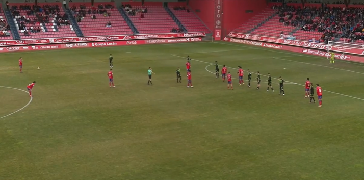 Numancia 0-0 Laredo: Los rojillos se quedan sin red en la lucha por el liderato tras pifiarla con el colista