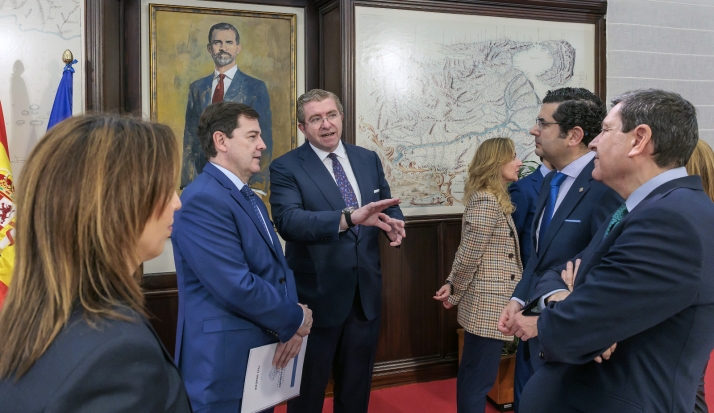 Mañueco destaca el apoyo de la Junta a las empresas de Castilla y León con 180 millones en ayudas directas para más de 3.000 proyectos en esta legislatura