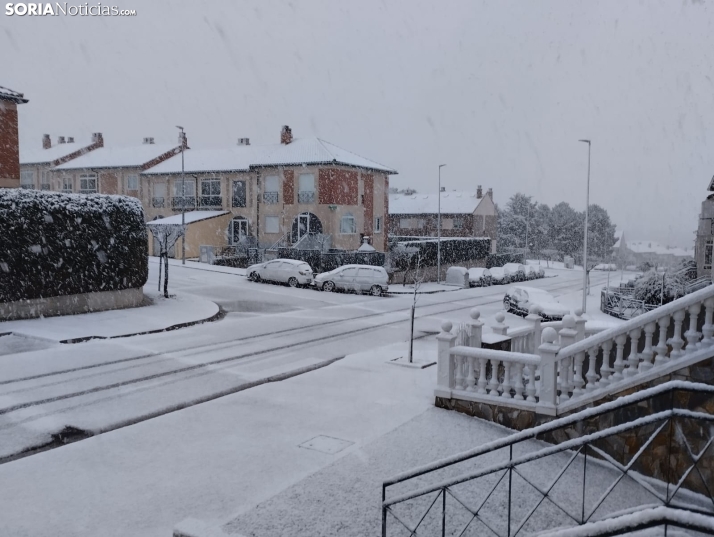Soria amanece cubierta de nieve y con el aviso activo hasta la próxima medianoche