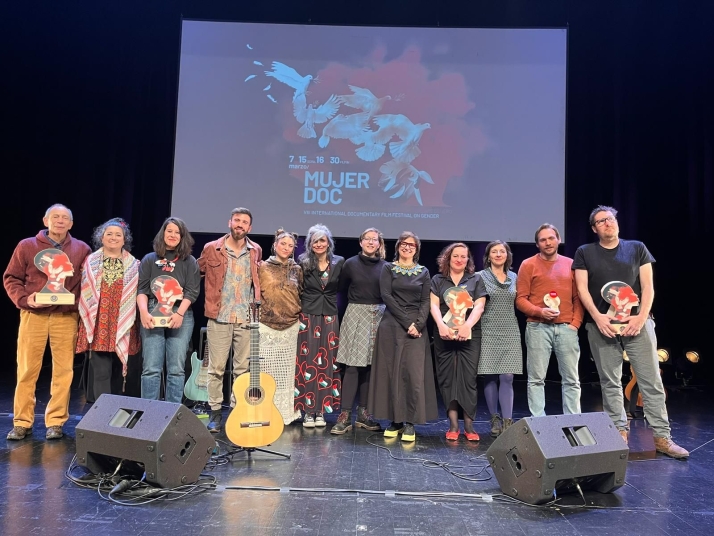 MujerDoc clausura la VIII edición con un homenaje a la cineasta palestina Mira Sidawi y el concierto de La Otra