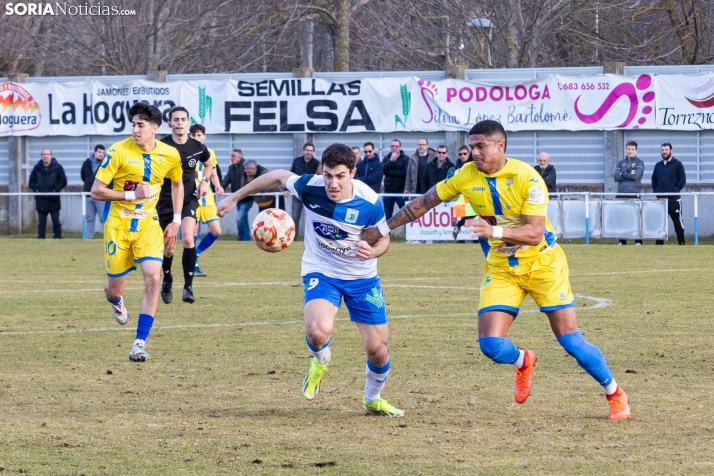Ciudad Rodrigo 1-4 S.D. Almazán: Festival de goles para mantener alejado el descenso