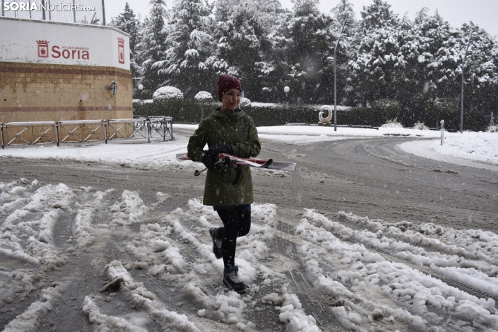 GALERÍA | Curiosas imágenes de una nevada que ha pillado a muchos por sorpresa en Soria