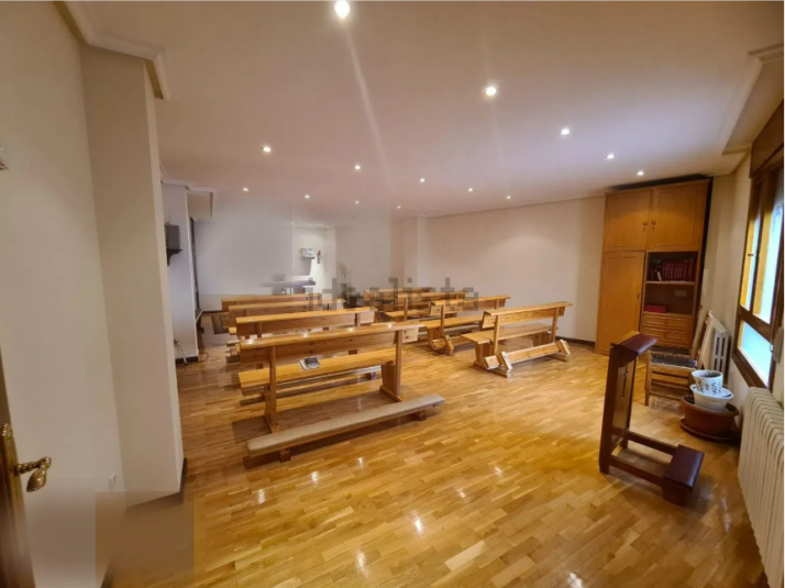 Si quieres una capilla en el salón, esta es tu oportunidad por 360.000€