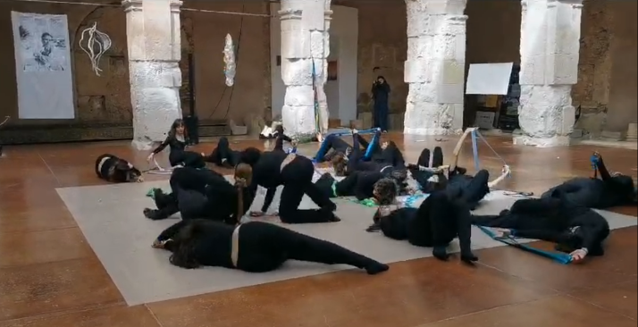 Alumnos de la Complutense llenan el Palacio Ducal en su estreno de la ópera rock Odisea Aulática