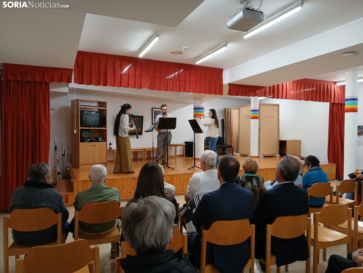 La música de la OSCyL llena de alegría el Centro de Día Soria II