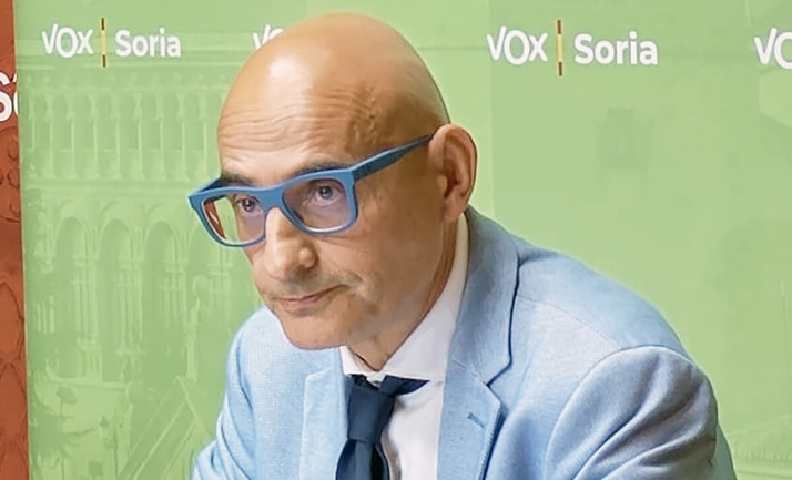 Vox acusa al equipo socialista de prepotencia e irregularidades en la gestión de los trabajadores municipales