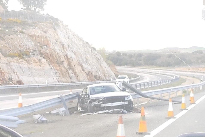 Susto a la altura de Adradas con un accidente de coche