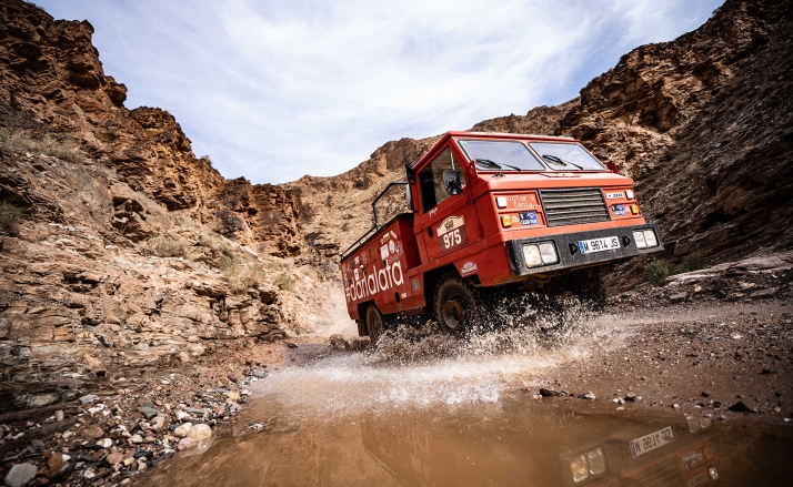 El camión solidario de #darlalata regresa a Marruecos para participar en el Clásicos del Atlas