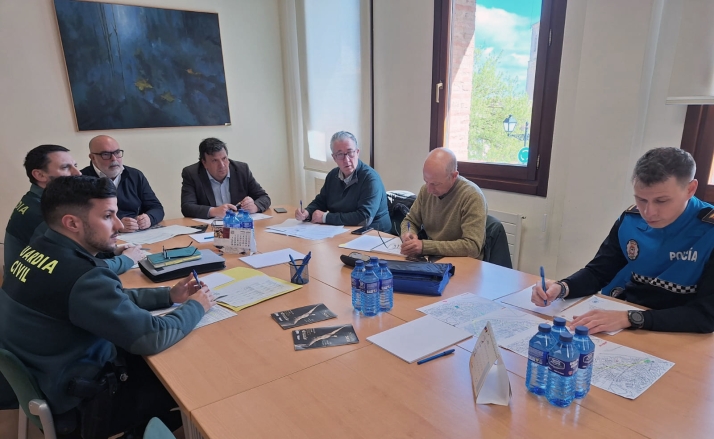 Almazán refuerza la coordinación policial ante la Semana Santa y sus ferias de mayo