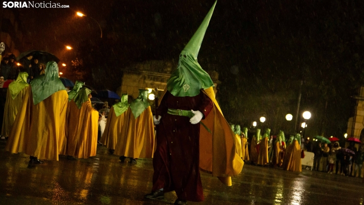 GALERÍA | El tiempo, ingrato, enturbia el Martes Santo en Soria