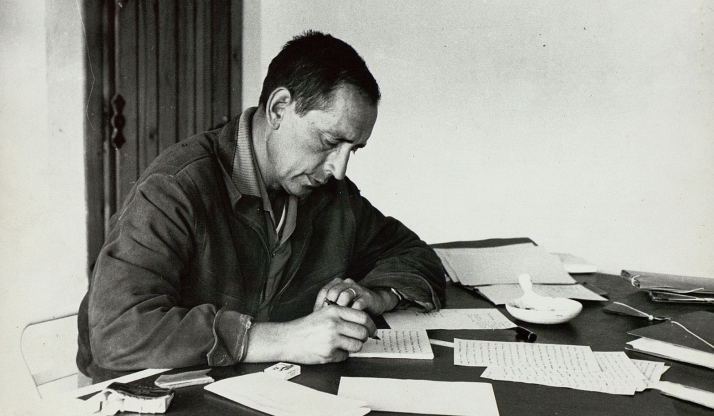 Castilla y León renueva su colaboración con la Fundación Miguel Delibes para llevar el legado del escritor a las aulas