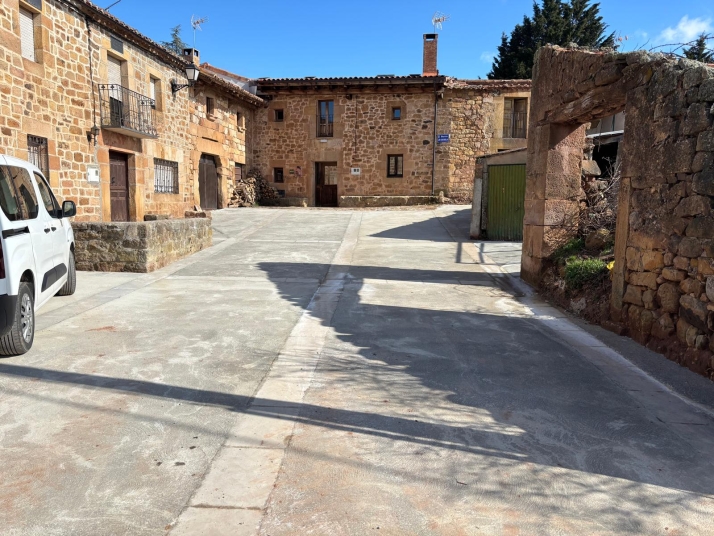 El Ayuntamiento mejora viales en el barrio de Pedrajas con fondos de la Diputación 