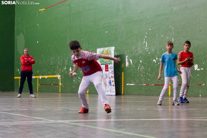 GALERÍA | Decenas de niños demuestran que el futuro de la pelotamano está más vivo que nunca