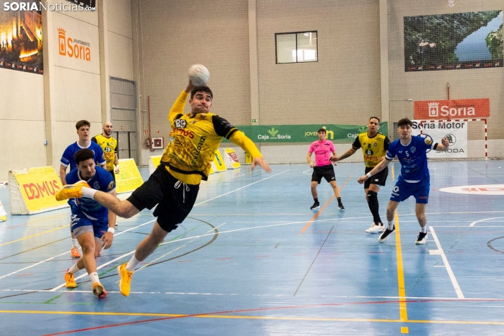 GALERÍA | Emocionante partido entre el Club Balonmano Soria y el Unión Financiera