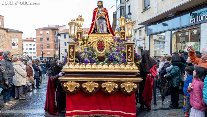 GALERÍA | El frío no quita protagonismo a una procesión del Ecce Homo con aniversario