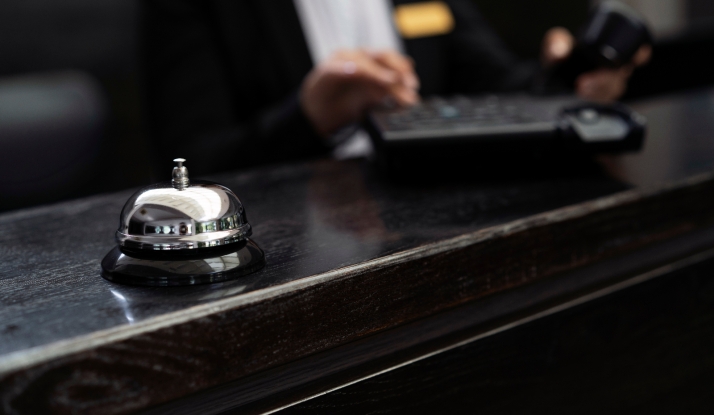 Precisan cubrir un puesto de recepcionista y atención al público