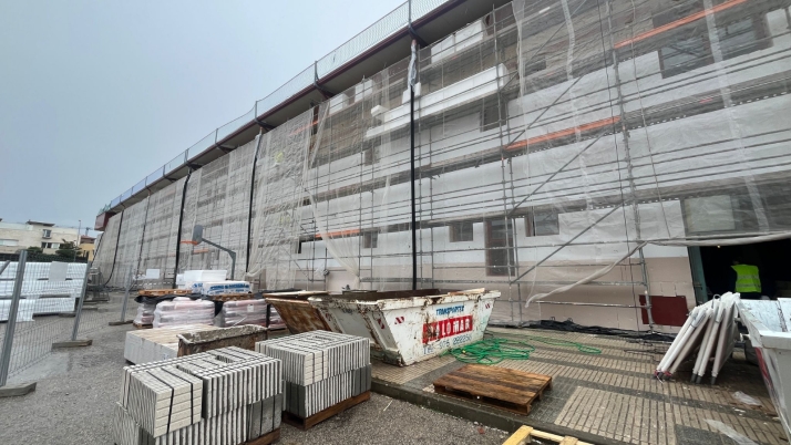 Los Pajaritos se remodela: Grada supletoria, nuevos espacios, y fachada y cubierta eficiente y verde