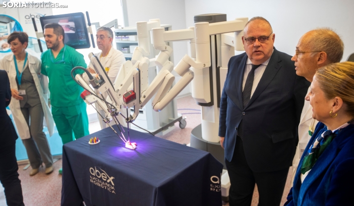 Así funciona el robot Da Vinci del Santa Bárbara: la última tecnología en cuanto a cirugía mínimamente invasiva