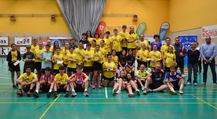 Cerca de 160 volantistas en el Torneo Popular de Bádminton