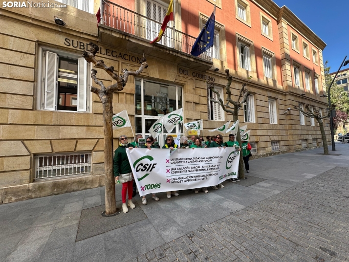 Los sanitarios se concentran cansados de falsas promesas