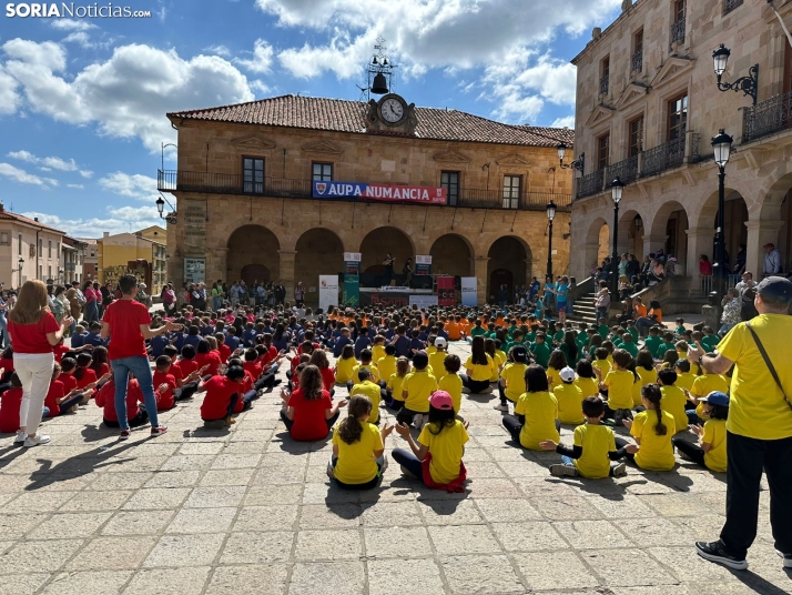 Los más jóvenes de la provincia celebran la música en la plaza Mayor de Soria