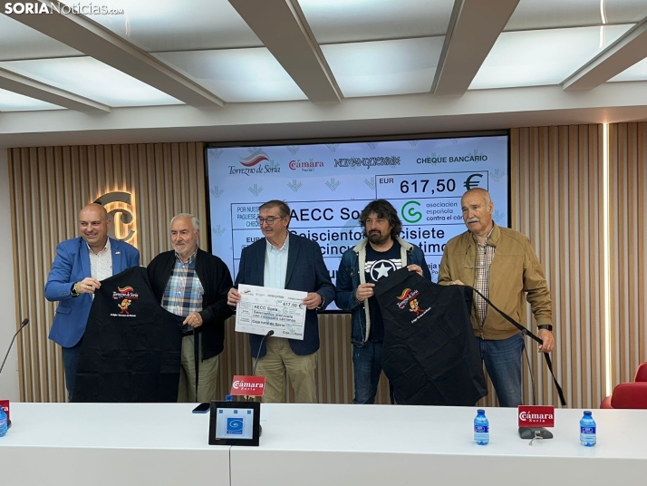 Torrezno de Soria y su delantal solidario colaboran con la AECC