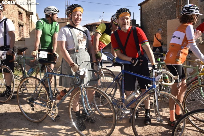 GALERÍA | Puro ciclismo retro, sin trampa ni cartón, en La Histórica de Abejar