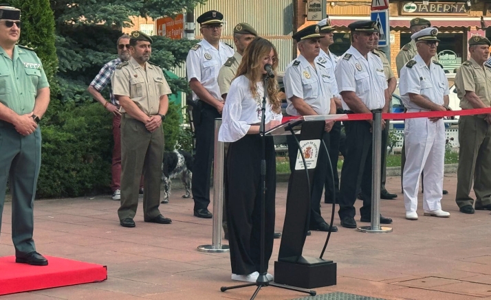Solemnidad en el acto de entrega del premio provincial Carta a un militar español