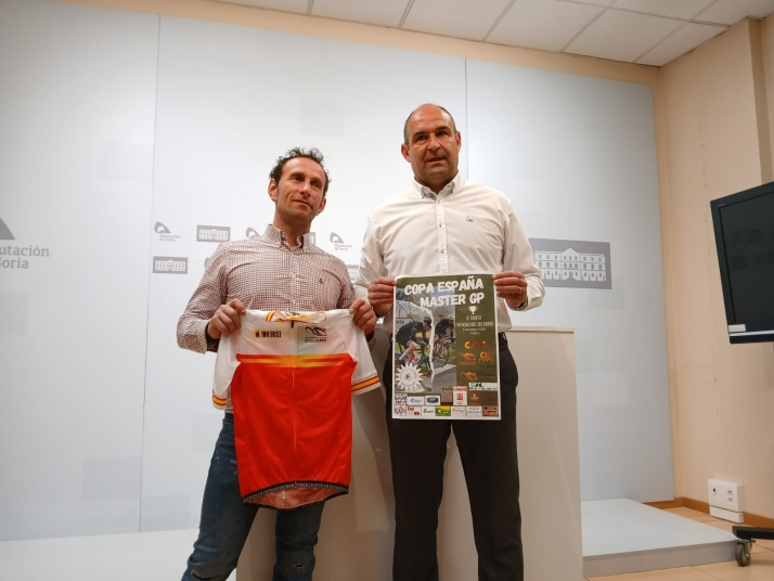 150 ciclistas «calientan motores» para competir en la XI Copa España Máster GP de Fuencaliente del Burgo