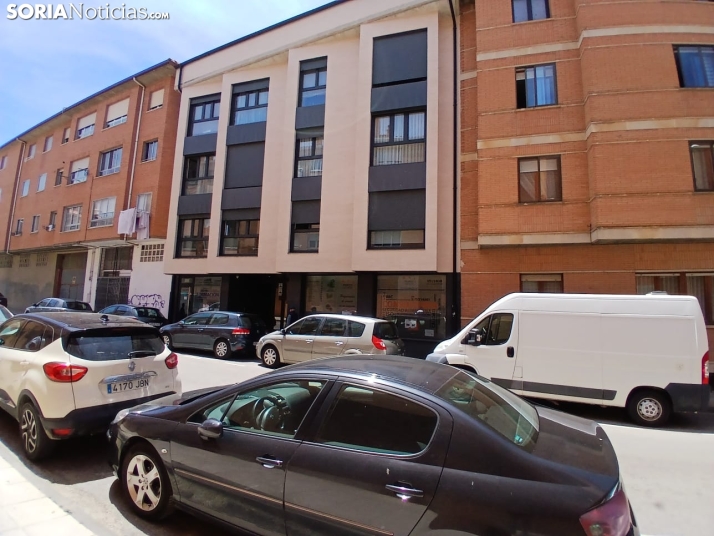 El edificio blanco donde se ha ubicado la amenaza de bomba.