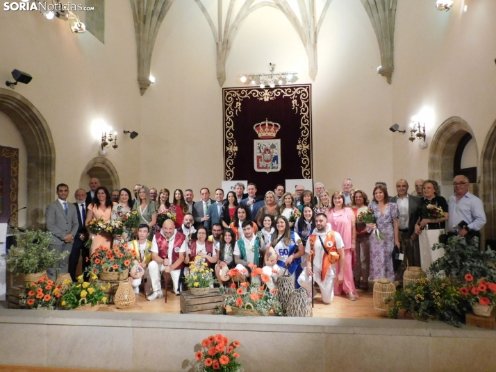 Galería | Los jurados y juradas reciben un sentido homenaje antes del comienzo de las fiestas de San Juan 2025