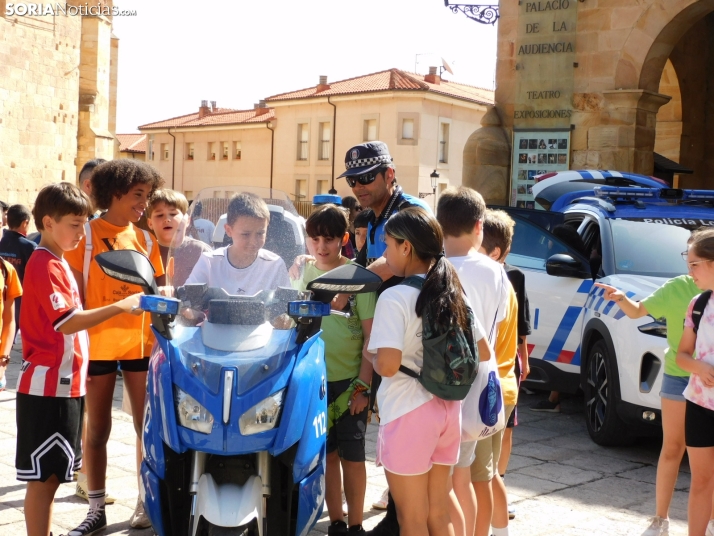 EN FOTOS | 350 niños y niñas descubren los vehículos de la Policía Local mientras aprenden sobre educación vial