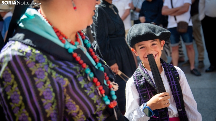 GALERÍA | El calor no impide la gran afluencia durante el desfile del Domingo de Calderas