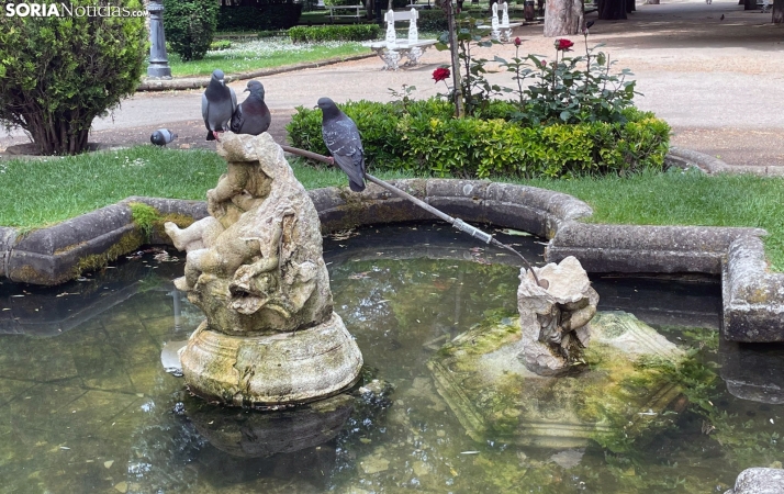 Destrozan la estatua del niño meón de La Dehesa