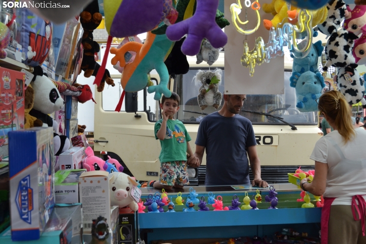 Fotos: Los niños mantienen el espíritu sanjuanero en las ferias durante su Día