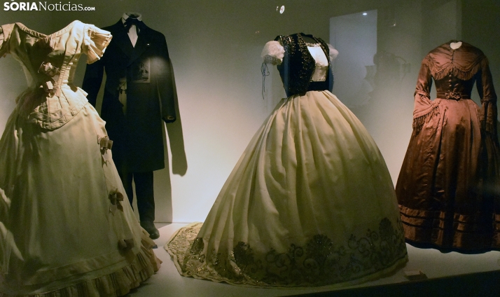 De la capa de Sorolla a mil trajes con nombre propio: la lección de historia que reciben los alumnos de la Universidad Santa Catalina