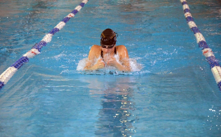 Los nadadores Raúl Perales y Clara Carazo brillan en el Regional infantil
