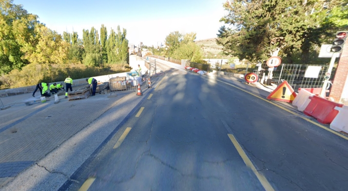 Atención, conductores: el Puente de Piedra permanecerá cortado al tráfico este jueves durante media hora