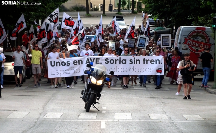 FOTOS y CRÓNICA | Soria Ya reúne a medio millar de voces para exigir el ferrocarril en la provincia