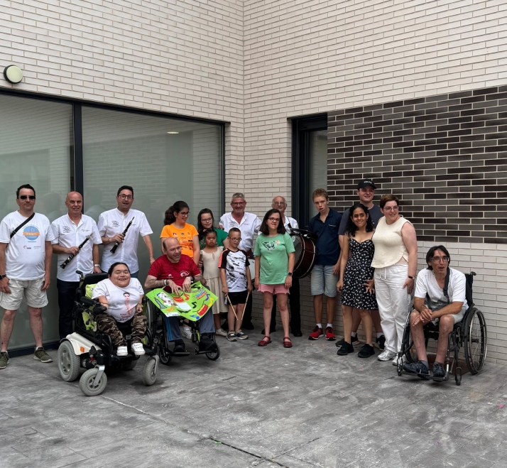 El sonido más sanjuanero inunda ASPACE Soria con una visita muy especial