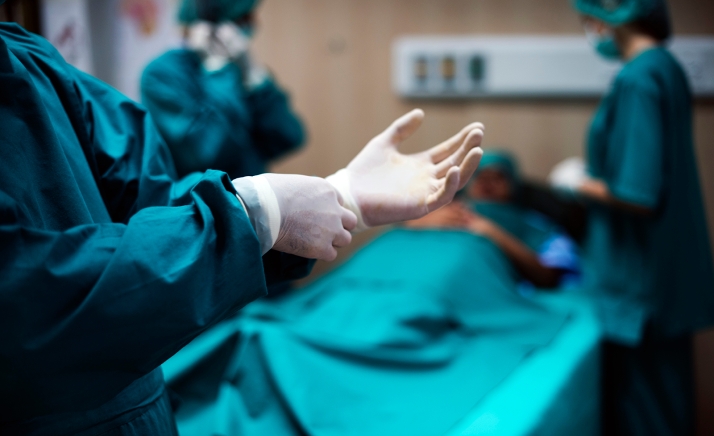 La lista de espera quirúrgica en Castilla y León baja a 80 días, 59 menos que en 2022